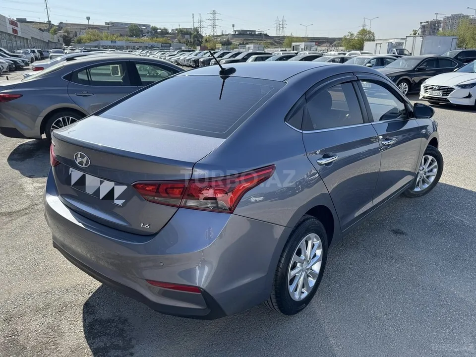 Hyundai Accent — foto 3/4