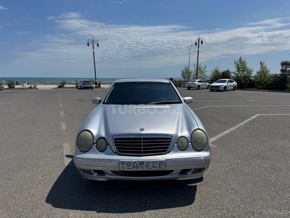 Mercedes E 240 — foto 1/4