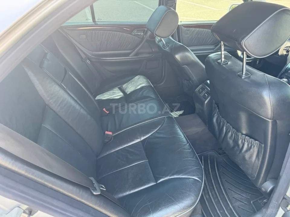 Mercedes E 240 — foto 2/4