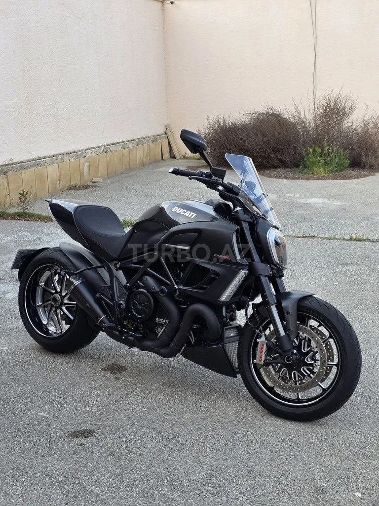 Ducati Diavel — foto 3/4