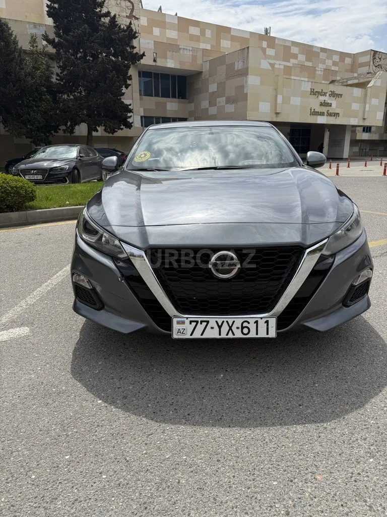 Nissan Altima — фото 2/4