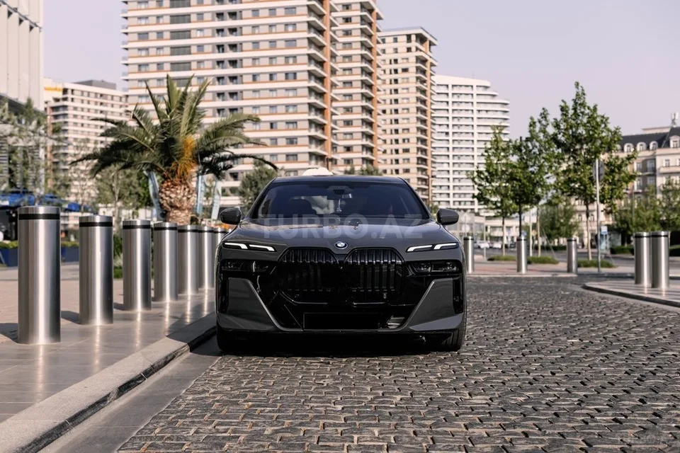 BMW i7 — foto 1/4