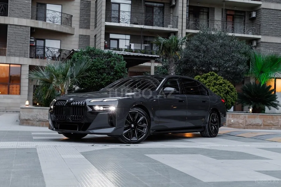 BMW i7 — foto 3/4