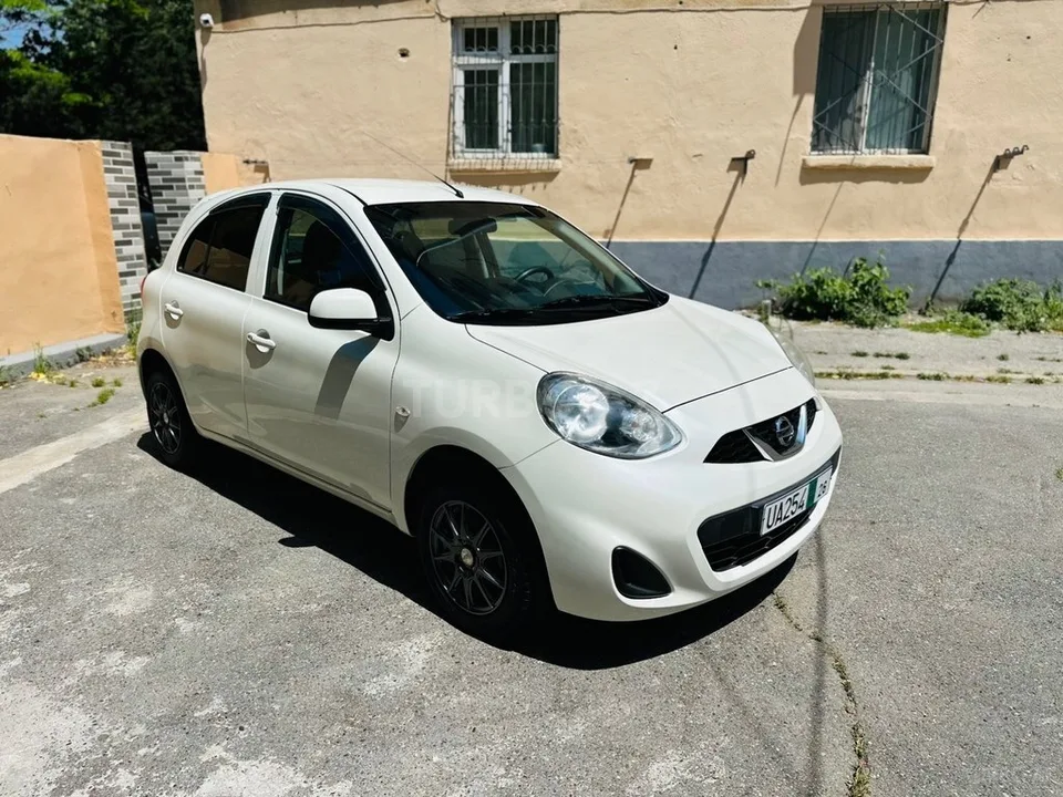 Nissan March — foto 1/4