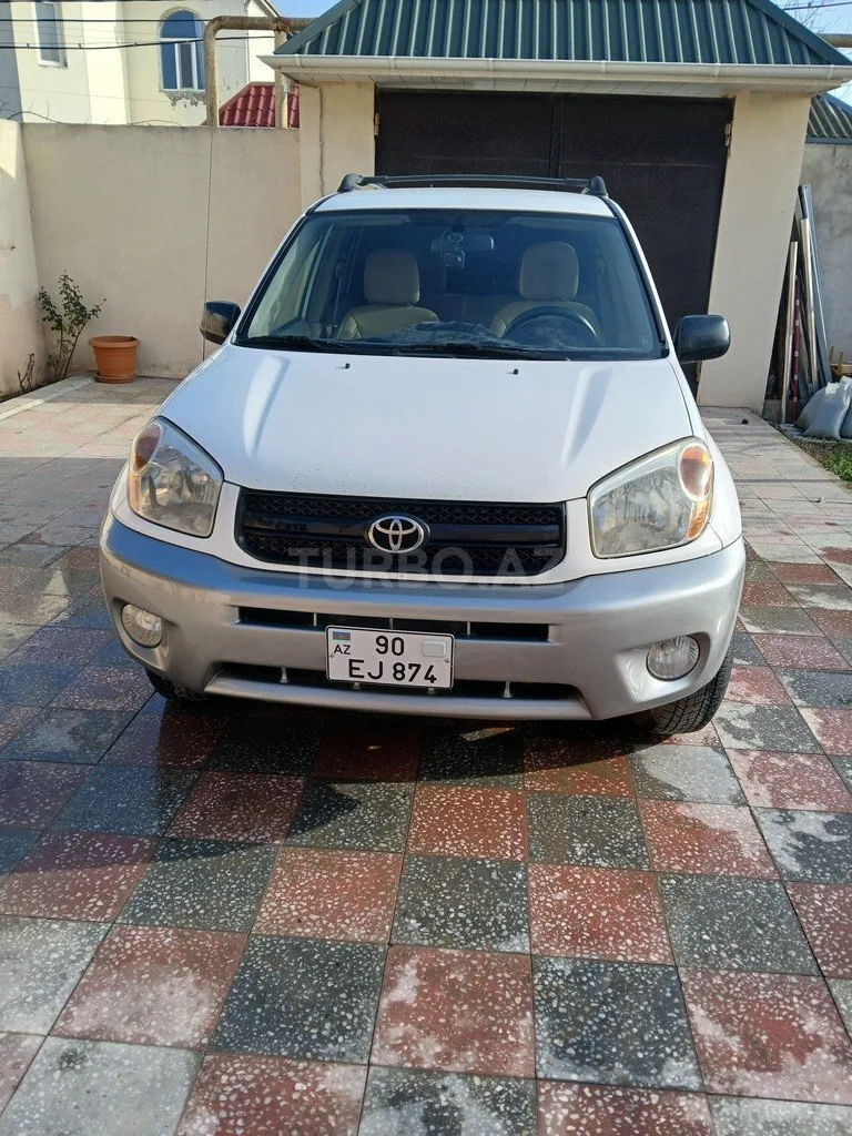Toyota RAV4 — foto 1/4