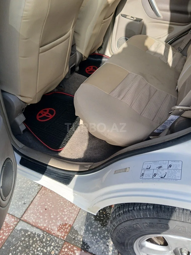 Toyota RAV4 — foto 4/4