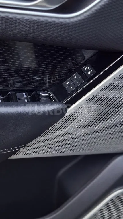 Land Rover RR Velar — foto 2/4