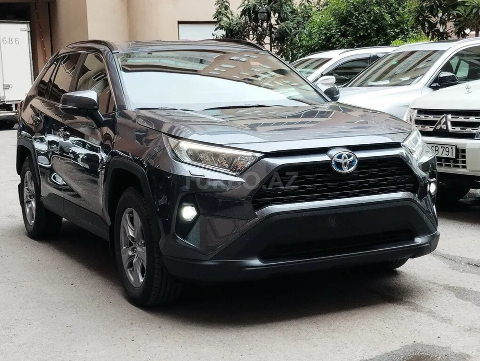 Toyota RAV4 — foto 1/4