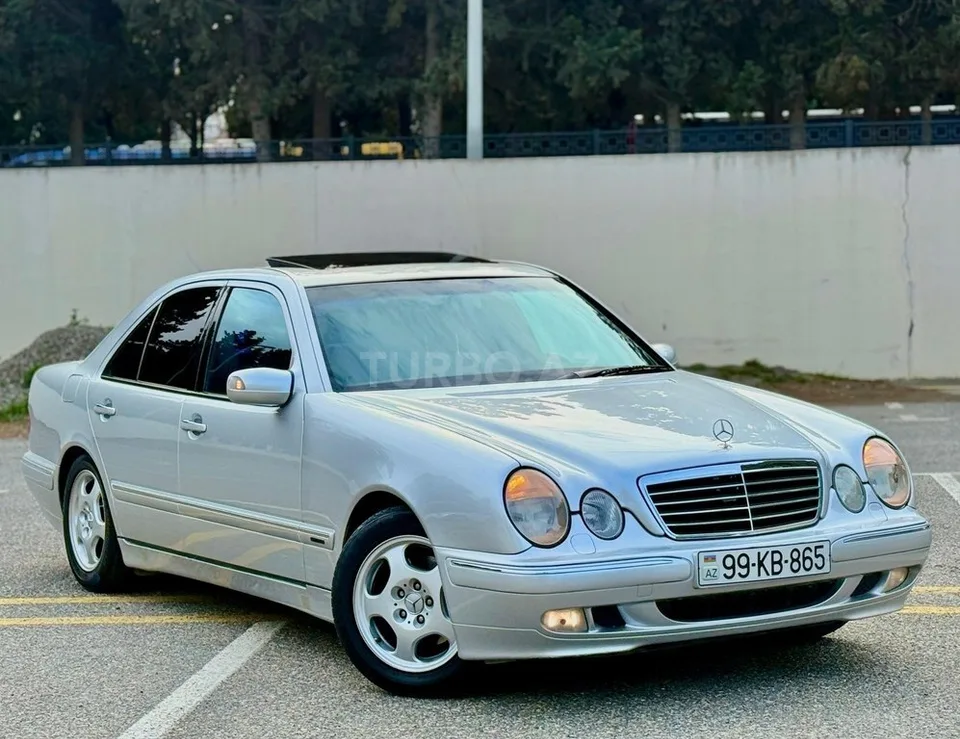Mercedes E 320 — foto 1/4