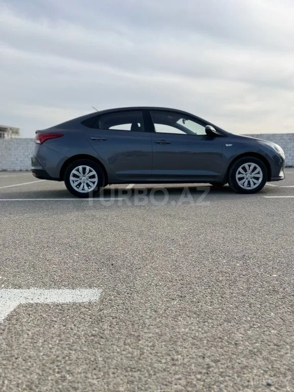 Hyundai Accent — foto 3/4