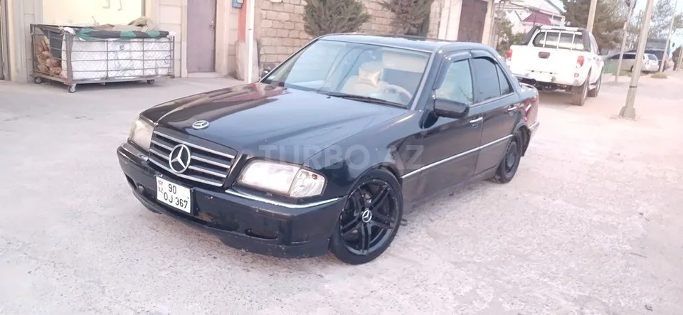 Mercedes C 230 — foto 1/4