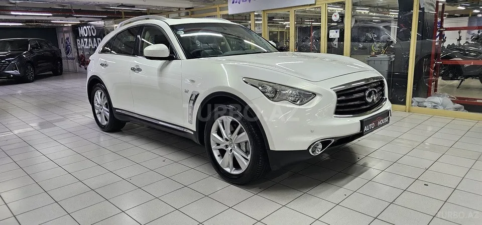 Infiniti QX70 — foto 2/4