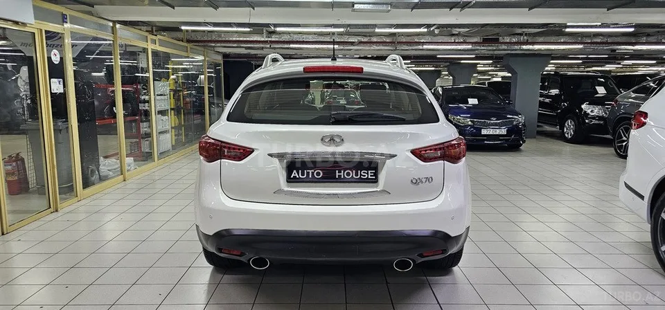 Infiniti QX70 — foto 3/4