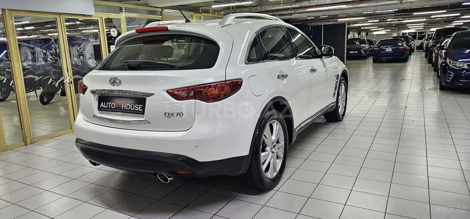 Infiniti QX70 — foto 4/4