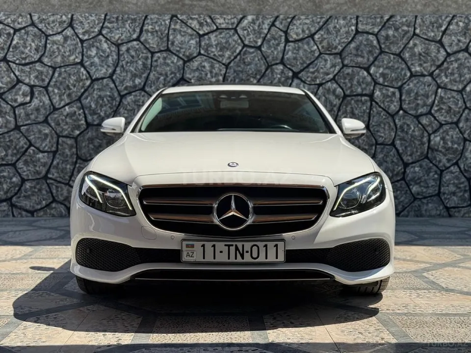 Mercedes E 220 d — foto 1/4