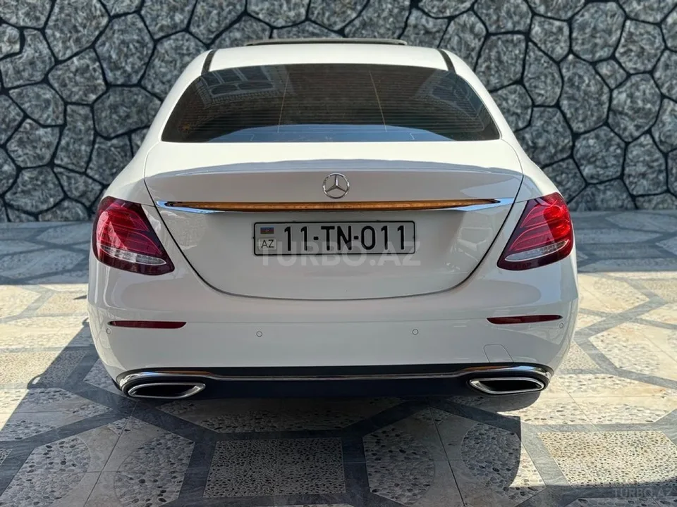 Mercedes E 220 d — foto 2/4