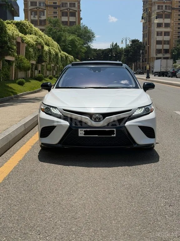 Toyota Camry — фото 2/4