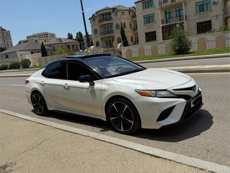 Toyota Camry — фото 3/4