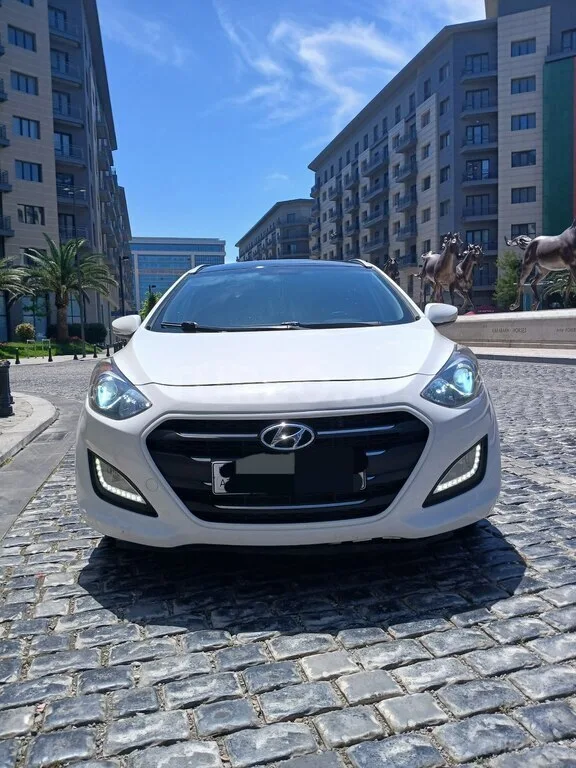 Hyundai i30 — foto 1/4