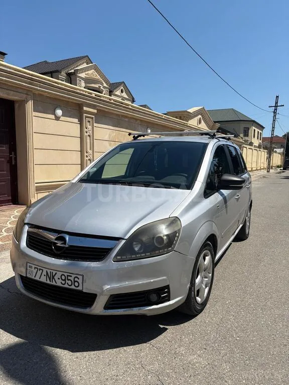 Opel Zafira — foto 1/4