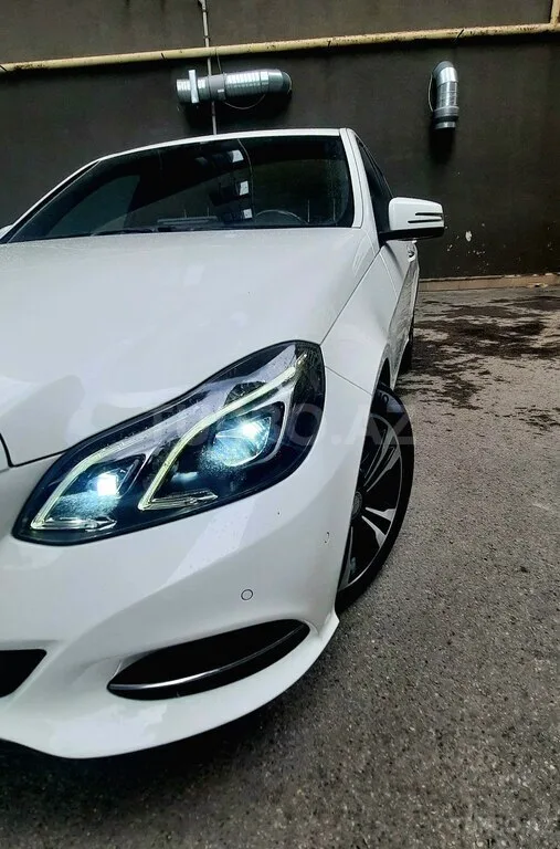 Mercedes E 220 — foto 3/4