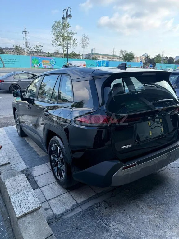 Toyota RAV4 — foto 4/4