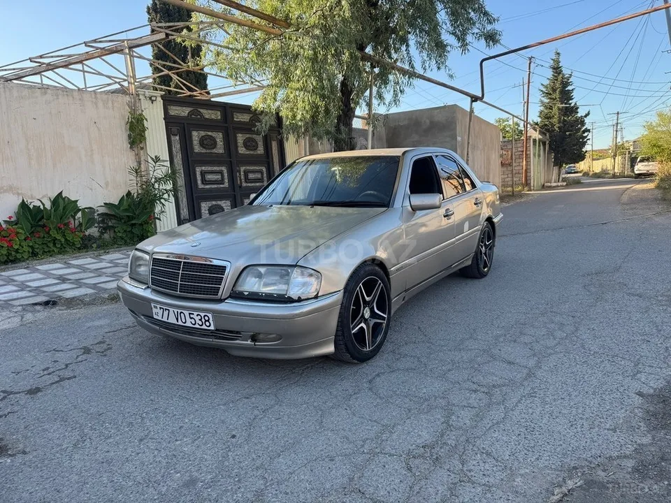 Mercedes C 200 — foto 2/4