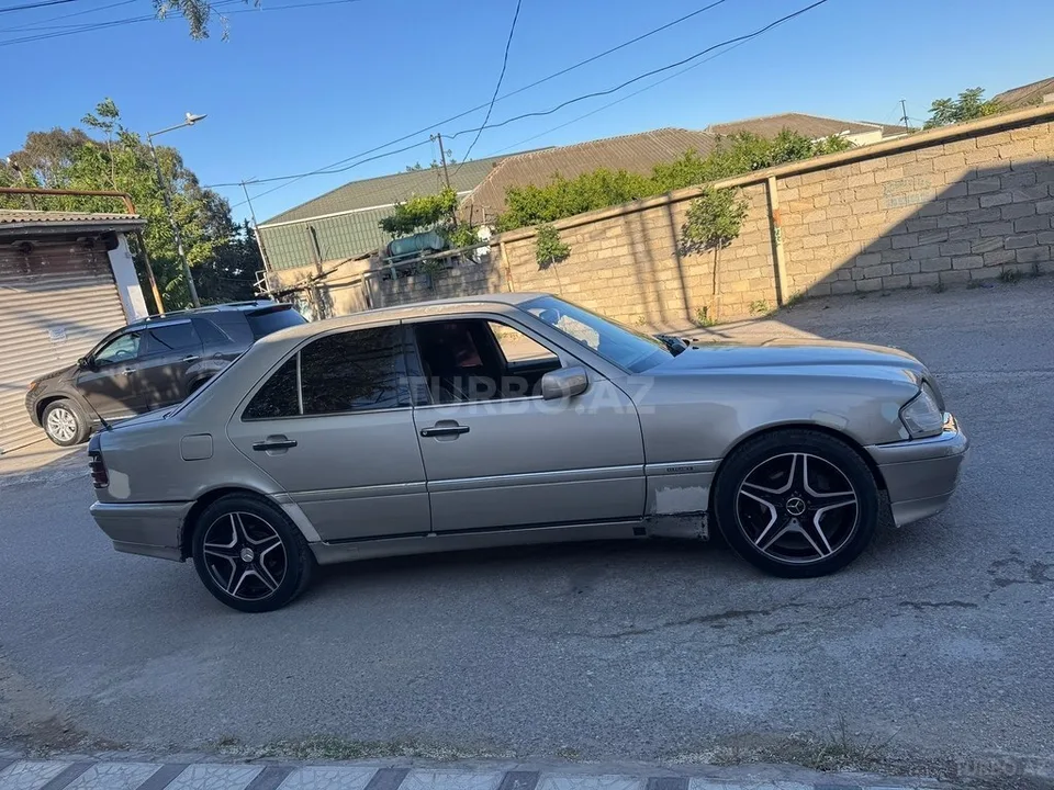 Mercedes C 200 — foto 4/4