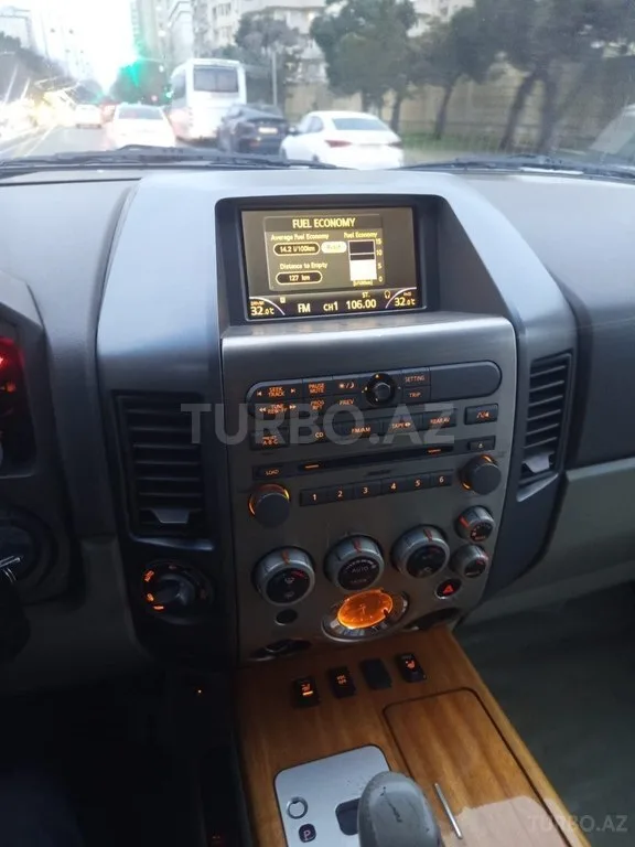 Infiniti QX56 — foto 3/4