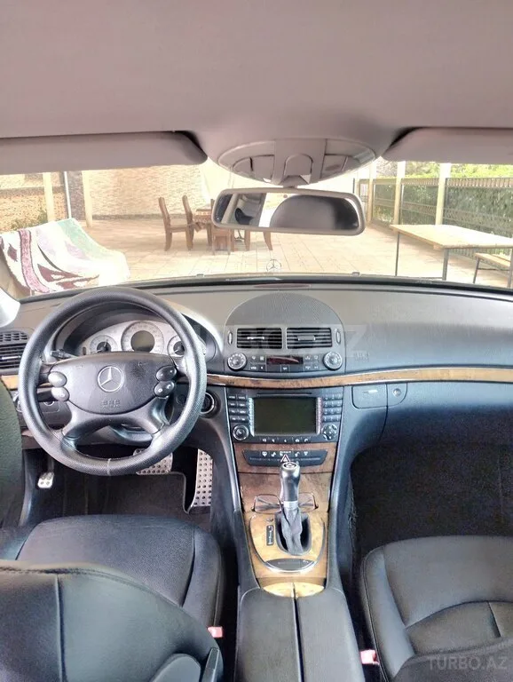 Mercedes E 220 — foto 3/4