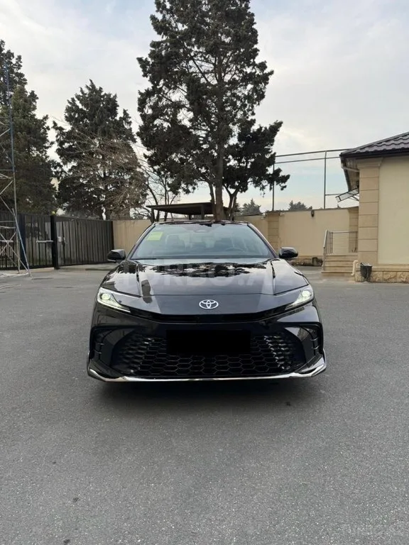 Toyota Camry — фото 1/4