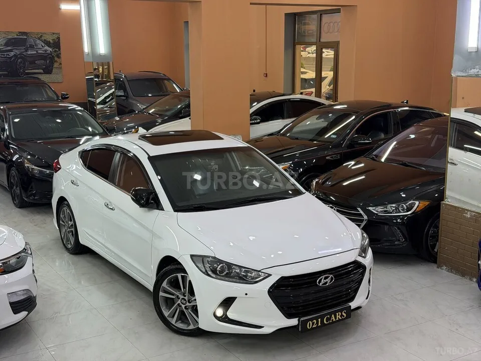 Hyundai Avante — foto 1/4