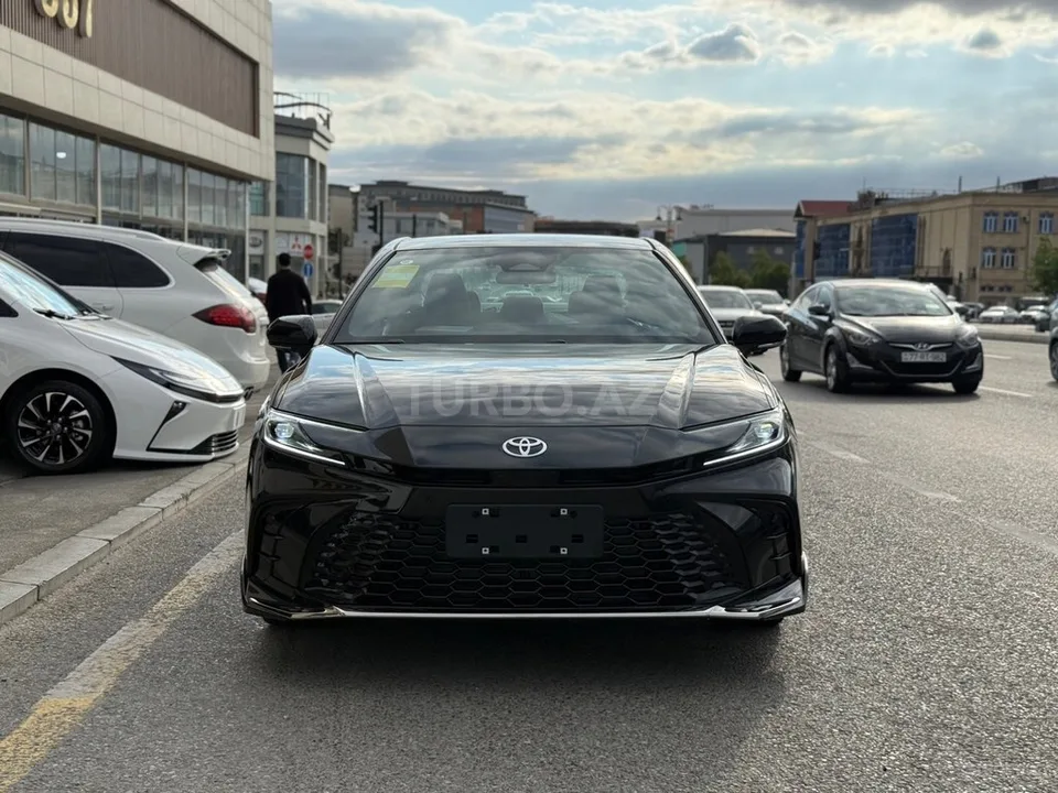 Toyota Camry — foto 1/4