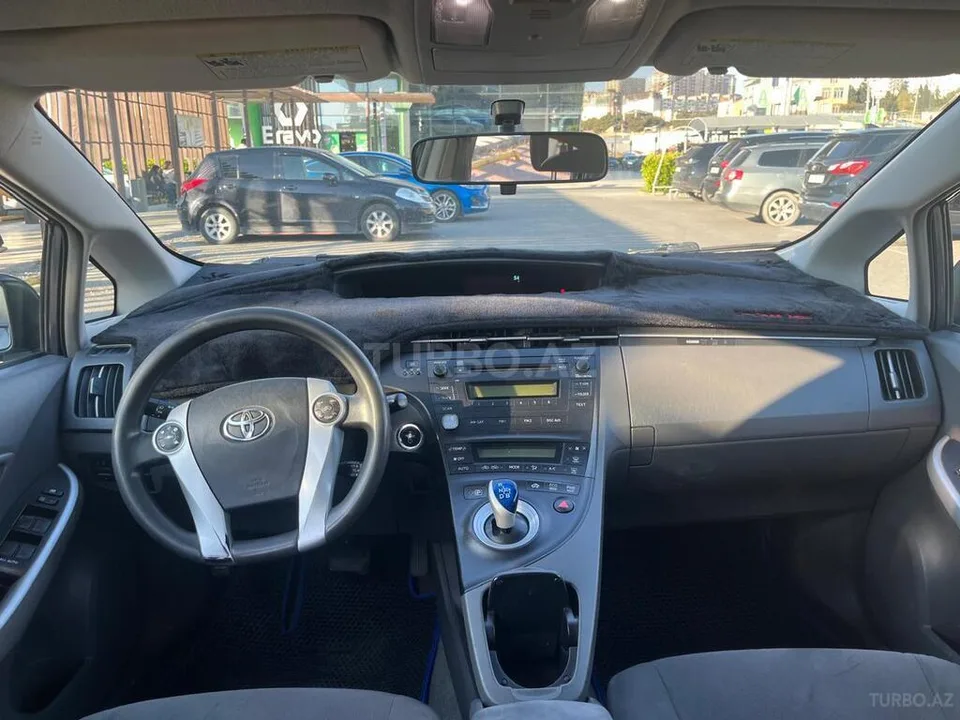 Toyota Prius — фото 2/4