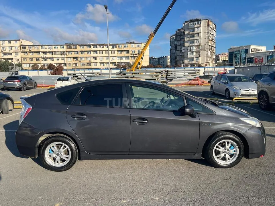 Toyota Prius — фото 4/4
