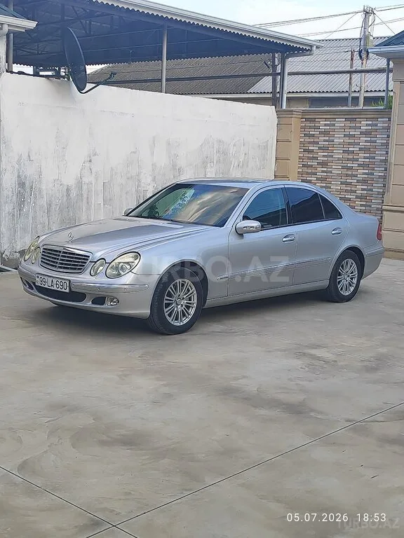 Mercedes E 200 — foto 3/4