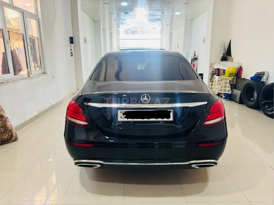 Mercedes E 220 d — foto 2/4