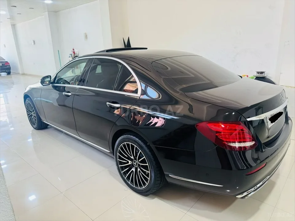 Mercedes E 220 d — foto 3/4