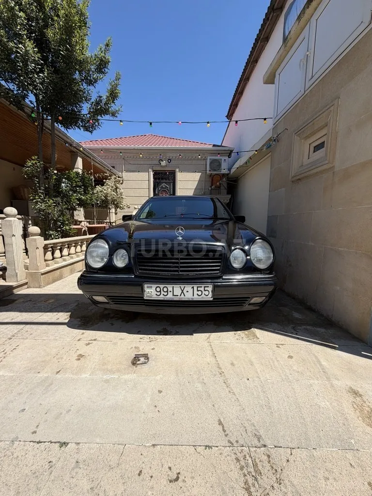 Mercedes E 240 — foto 1/4
