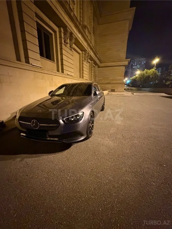 Mercedes E 200 4MATIC — фото 1/4