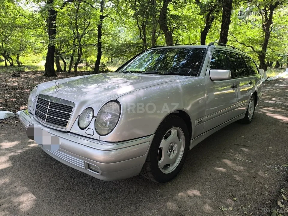 Mercedes E 220 — foto 4/4