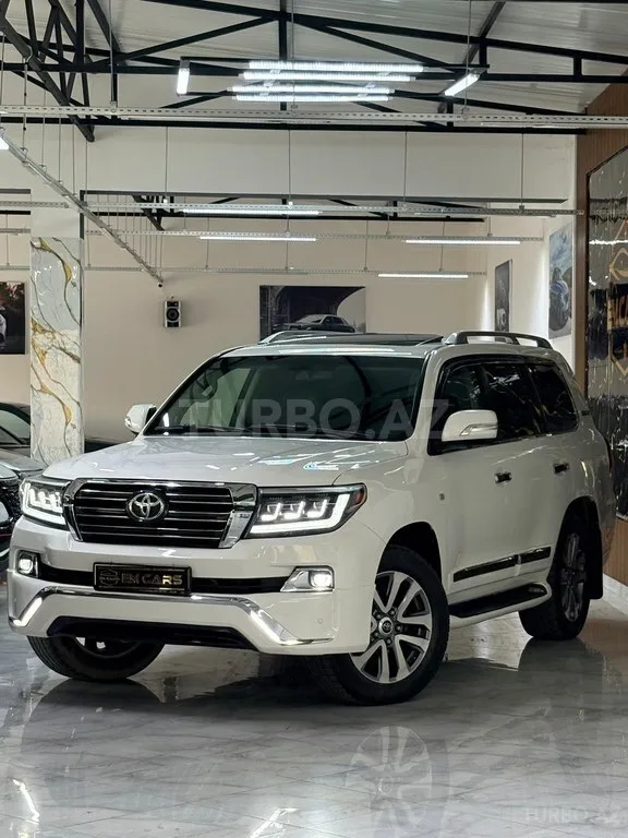 Toyota Land Cruiser — foto 1/4