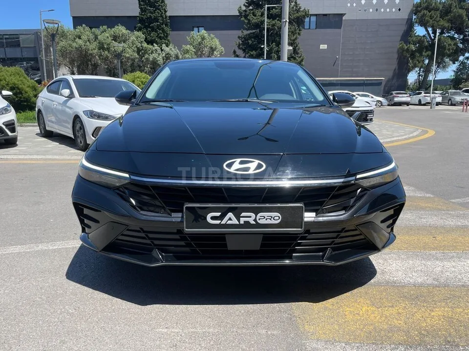Hyundai Elantra — foto 3/4