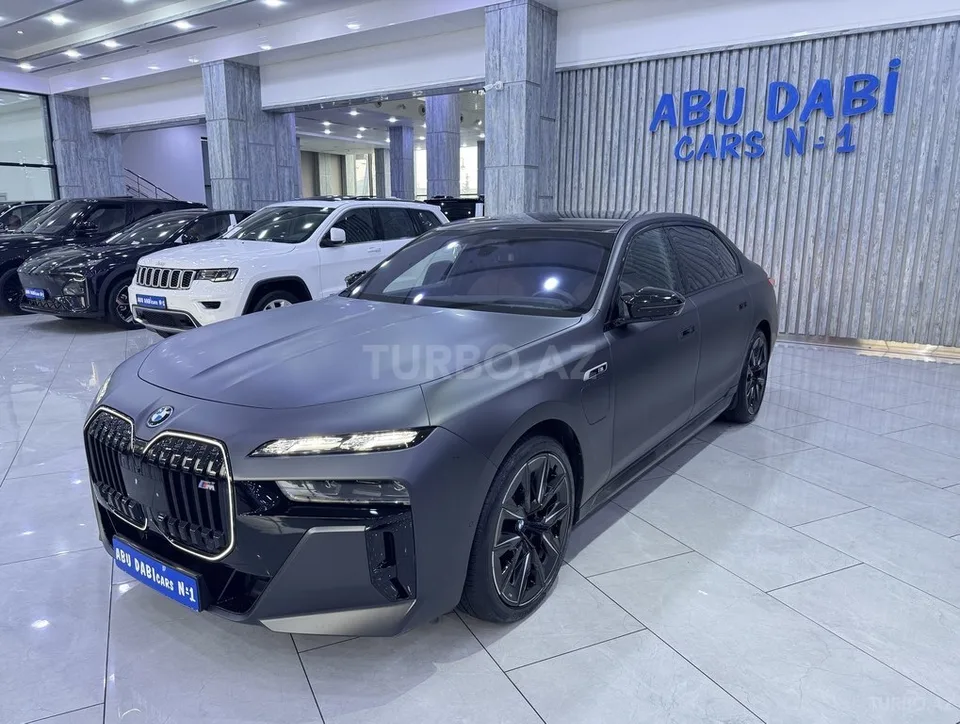 BMW M760e — foto 1/4