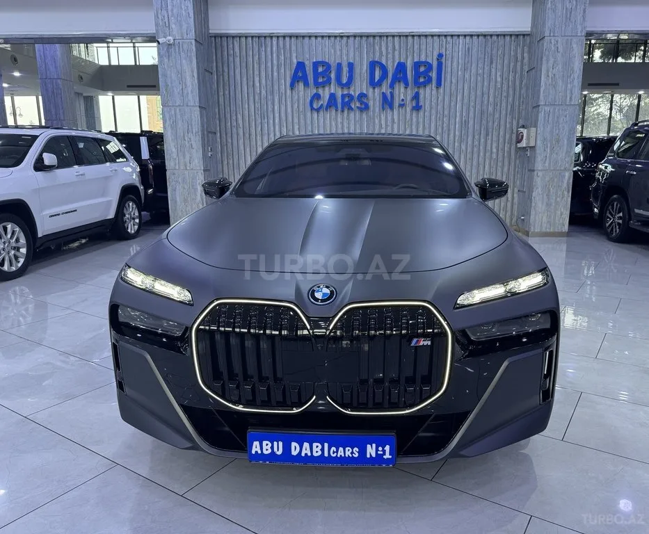BMW M760e — foto 2/4