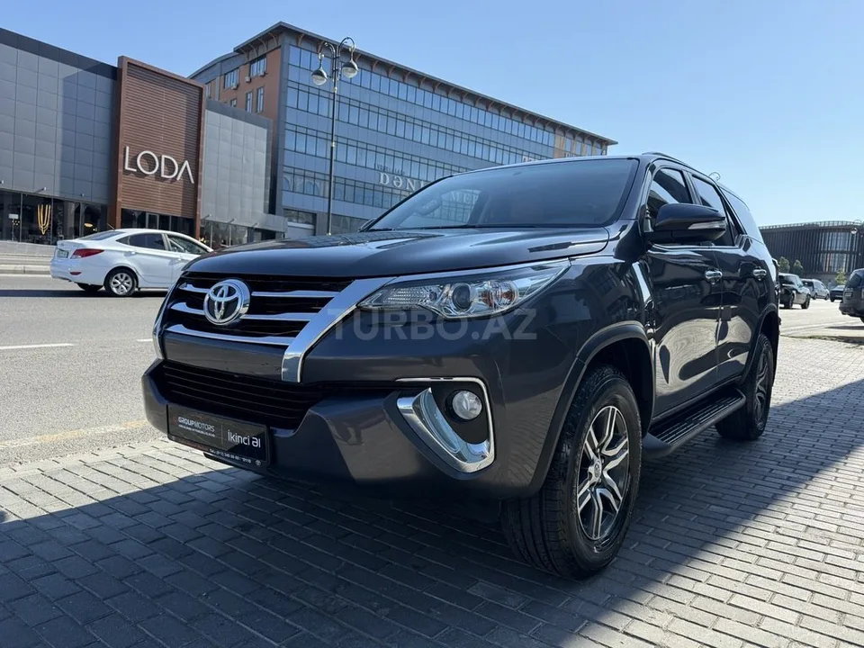 Toyota Fortuner — foto 2/4