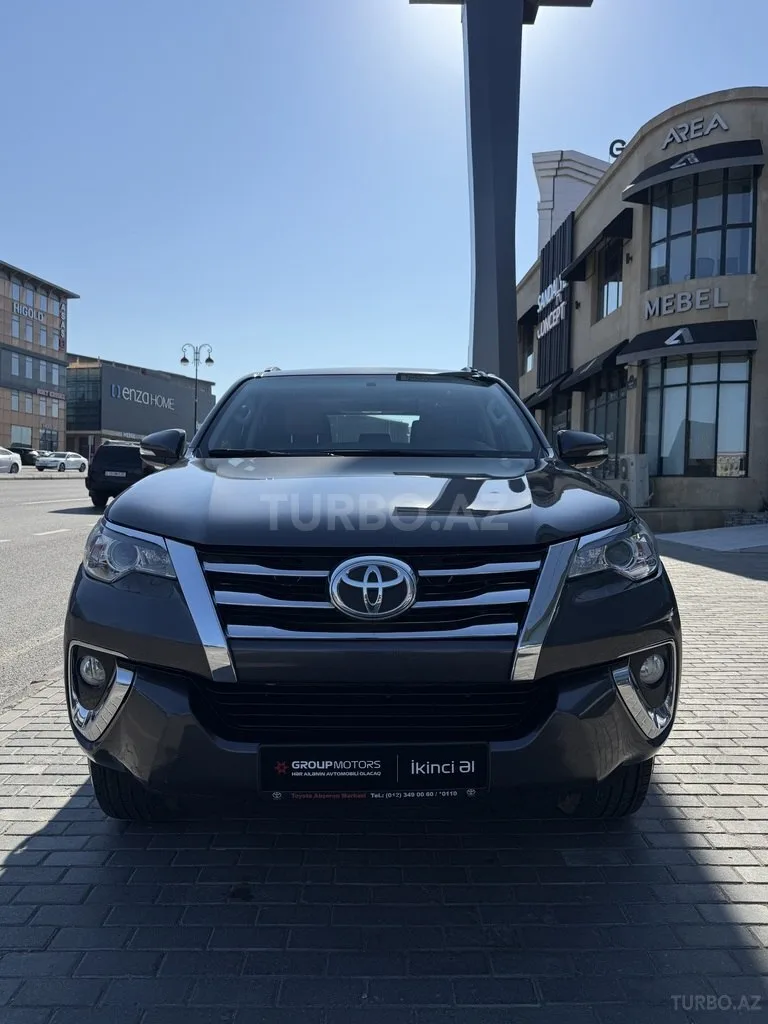 Toyota Fortuner — foto 3/4