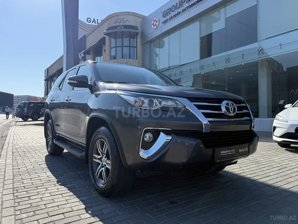 Toyota Fortuner — foto 4/4