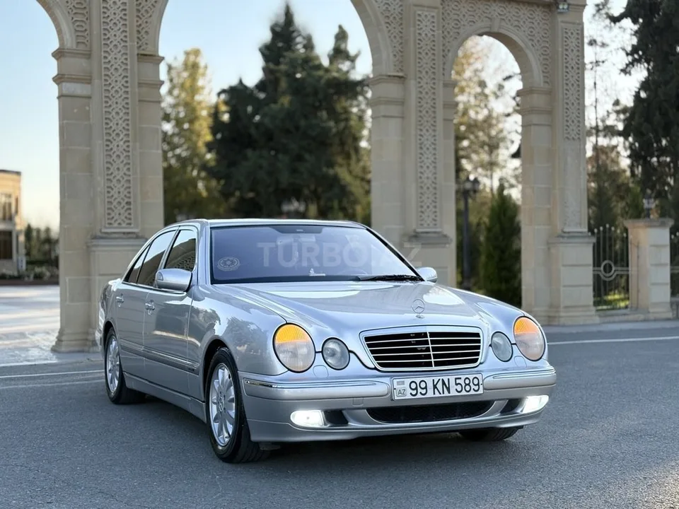 Mercedes E 320 — foto 1/4