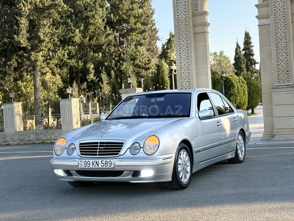 Mercedes E 320 — foto 3/4